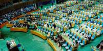 Benjamin Netanyahu discursa na ONU com plenário esvaziado   Foto: Kay Nietfeld/Getty Images