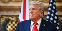 Uma imagem em close do presidente dos EUA, Donald Trump, enquanto ele participa de uma coletiva de imprensa com o primeiro-ministro do Reino Unido, Keir Starmer (não retratado), em Chequers, na conclusão de uma visita de Estado em 18 de setembro de 2025 em Aylesbury, Inglaterra.  Foto: Getty Images / BBC News Brasil
