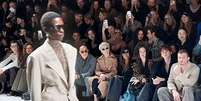 O diabo veste Dolce e Gabbana: 'Miranda Priestly' acompanhou desfile neste s&aacute;bado em Mil&atilde;o  Foto: ANSA / Ansa - Brasil