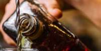 Risco de metanol em bebidas adulteradas.  Foto: Freepik / Portal de Prefeitura