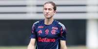 Danilo deve voltar à escalação inicial do Flamengo - Foto: Gilvan de Souza/Flamengo / Jogada10