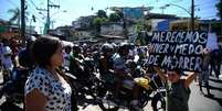 Manifestação contra violência na periferia de Salvador. Na capital e cidades vizinhas, 101 pessoas foram baleadas dentro de casa. Foto: Rovena Rosa/AB