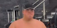 Depois de perder 100kg, Gord&atilde;o da XJ faz treino sem camisa e chama a aten&ccedil;&atilde;o  Foto: Reprodu&ccedil;&atilde;o / Contigo