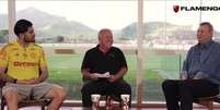 Rossi, Zico e Raul Plassmann posam para fotos em resenha da Flamengo TV –  Foto: Reprodução / Flamengo TV / Jogada10