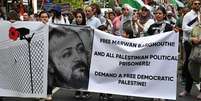 Manifestantes em marcha pró-Palestina exige a libertação de Marwan Barghouti em 23 de agosto de 2025 em Chicago, Illinois, Estados Unidos.   Foto: Getty Images