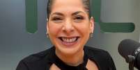 Daniela Lima no estúdio da rádio TMC em São Paulo: nova fase após saída abrupta da GloboNews  Foto: Reprodução