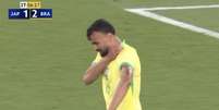 Falha de Fabrício Bruno resulta no gol que acordou o Japão.  Foto: Reprodução/Globo / Jogada10
