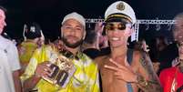 Neymar Jr. ganhou colar de ouro e pedras preciosas do influenciador Buzeira, preso na última terça  Foto: Reprodução: Instagram