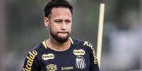  Foto: Raul Baretta/Santos - Legenda: Neymar completa dois anos afastado da Seleção Brasileira / Jogada10
