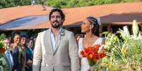 &Uacute;ltimo cap&iacute;tulo trar&aacute; o casamento de Raquel (Ta&iacute;s Ara&uacute;jo) e Ivan (Renato G&oacute;es)  Foto: Globo/Estevam Avellar