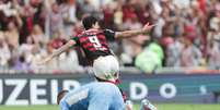  Foto: Gilvan de Souza/Flamengo - Legenda: Flamengo come&ccedil;a a decolar de novo / Jogada10