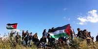 Manifestantes pr&oacute;-palestinos no norte de Israel (imagem ilustrativa). Entre repress&atilde;o e marginaliza&ccedil;&atilde;o, os palestinos de Israel est&atilde;o sob press&atilde;o desde 7 de outubro de 2023.  Foto: RFI/Murielle Paradon / RFI