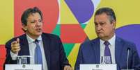 Os ministros Fernando Haddad e Rui Costa  Foto: Fabio Rodrigues-Pozzebom/Agência Brasil / Estadão