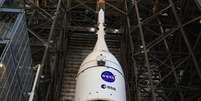 A nave Orion durante a fase de montagem no megafoguete SLS, na Flórida  Foto: ANSA / Ansa - Brasil