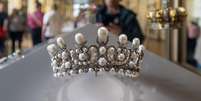 Coroa da imperatriz Eugênia, uma das peças que foram roubadas do Museu do Louvre, na França, no dia 19 de outubro  Foto: Getty Images / BBC News Brasil