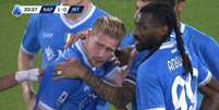 De Bruyne sendo carregado pelos médicos do Napoli –  Foto: Reprodução / Jogada10