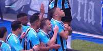 Carlos Vinicius marca três vezes e deixa recado: tem que ser titular absoluto –  Foto: Lucas Uebel / Grêmio / Jogada10