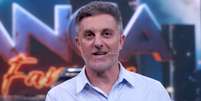 Luciano Huck costuma resgatar artistas que perderam status após perder espaço na TV  Foto: Reprodução/TV