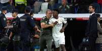  Foto: Angel Martinez/Getty Images - Legenda: Vini se revoltou ao ser substitu&iacute;do no confronto do Real Madrid com o Barcelona / Jogada10