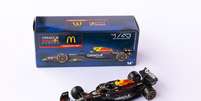 Miniatura exclusiva do carro RB21 da Oracle Red Bull Racing com pintura especial do Méqui celebra parceria entre McDonald's e Red Bull no São Paulo Grand Prix 2025 Foto: Reprodução