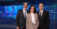 William Bonner, Renata Vasconcellos e C&eacute;sar Tralli no Jornal Nacional  Foto: Reprodu&ccedil;&atilde;o/Globo