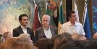 O ministro do Turismo, Celso Sabino, o presidente da rede Vila Galé, Jorge Rebelo de Almeida, e o governador do Pará, Helder Barbalho (MDB) participam de evento em Belém  Foto: Mariana Castro/Terra