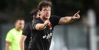 Fotos: Dikran Sahagian/Vasco - Legenda: Diniz acredita que o Vasco jogou melhor que o São Paulo apesar da derrota Foto: Jogada10