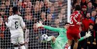  Foto: María Jiménez / Real Madrid - Legenda: Courtois faz defesa incrível em finalização de Szoboszlai / Jogada10