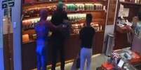 Homem-Aranha impede furto em loja de chocolates na Bahia   Foto: Reprodução/Redes sociais/TV Santa Cruz