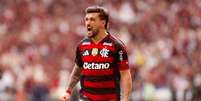 Arrascaeta comemora gol na vitória do Flamengo por 3 a 0 sobre o Palmeiras em 2019 –  Foto: Divulgação/Flamengo / Jogada10