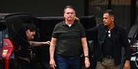 Bolsonaro ao retornar à prisão domiciliar, depois de ser internado em um hospital para cirurgia, em setembro  Foto: EPA/Shutterstock / BBC News Brasil