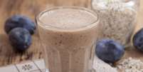 Vitamina de ameixa com aveia Foto: GalinaSh | Shutterstock / Portal EdiCase