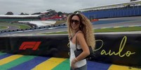 Julia Rodrigues, apontada como affair de Hamilton, marca presença em Interlagos  Foto: Reprodução/Instagram