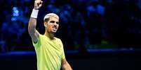 Alcaraz comemorando ponto no ATP Finals Foto: ( Getty Images) / Sportbuzz