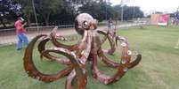 Polvo de Cláudio Calvo na Bienal do Lixo, em São Paulo, uma das peças que mais chamaram a atenção.  Foto: Marcos Zibordi