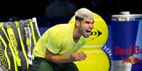 Alcaraz comemorando vitória no ATP Finals Foto: ( Getty Images) / Sportbuzz