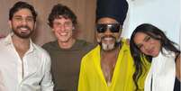 Shawn Mendes com Gustavo Mioto, Bruna Marquezine e Carlinhos Brown  Foto: Foto/@ullymoura / Contigo