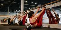 Barre combina ballet, pilates e treino funcional para tonificar o corpo, melhorar postura e aumentar consciência corporal; saiba mais  Foto: Reprodução: Canva/lechatnoir / Bons Fluidos