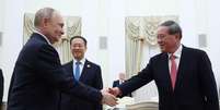 Putin recebeu Li Qiang em Moscou nesta ter&ccedil;a  Foto: ANSA / Ansa - Brasil