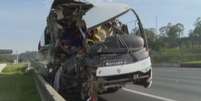 Acidente com ônibus e caminhão deixou 44 feridos  Foto: Reprodução/TV Globo