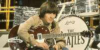 George Harrison com os Beatles em 1965  Foto: David Redfern / Redferns via Getty / Rolling Stone Brasil