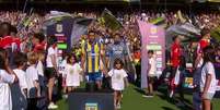  Foto: Reprodução / ESPN - Legenda: Na entrada do Rosario Central em campo, jogadores do time de La Plata realizam o tradicional / Jogada10
