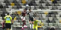  Foto: Pedro Souza / Atlético - Legenda: Bruno Henrique marcou o gol que deixou o Flamengo perto do título brasileiro / Jogada10