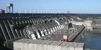 Vista da hidrelétrica de Itaipu, no lado brasileiro da fronteira com o Paraguai, em Foz do Iguaçu
2005
REUTERS/Rickey Rogers  Foto: Reuters