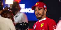 Hamilton dando entrevista após o GP do Catar Foto: ( Getty Images) / Sportbuzz