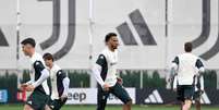 Foto: Divulgação - Legenda: Jogadores da Juventus durante treinamento da equipe / Jogada10