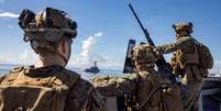Fuzileiros navais dos Estados Unidos durante operação no Mar do Caribe, em 18 de novembro de 2025.  Foto: via REUTERS - US Marines / RFI