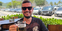 Rodrigo Bacellar comemorou título do Flamengo na Libertadores com chopp  Foto: Reprodução/Instagram