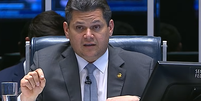 Davi Alcolumbre (União-AP) presidente do Senado Federal, reagiu a liminar de Gilmar sobre impeachment de ministros do STF: 'Usurpar prerrogativas'  Foto: Reprodução/TV Senado