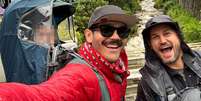 O raio atingiu Yuri Botelho (à esquerda) e James (à direita) em Machu Picchu, enquanto eles viajavam com suas companheiras e filhos no feriado de Ação de Graças  Foto: Reprodução/GoFundMe